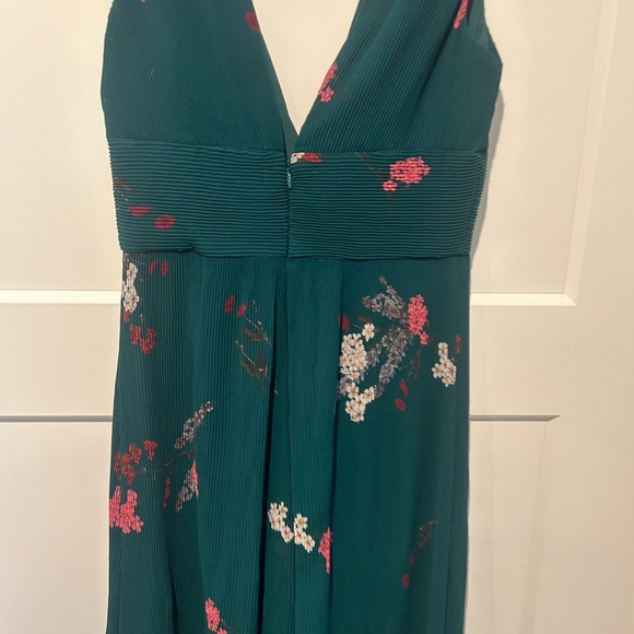 NWT Women’s Size Small Green Floral Plunge Neck jumpsuit - Picture 8 of 13